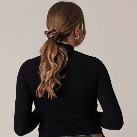 Sidenscrunchie Fluffig Chokladbrun
