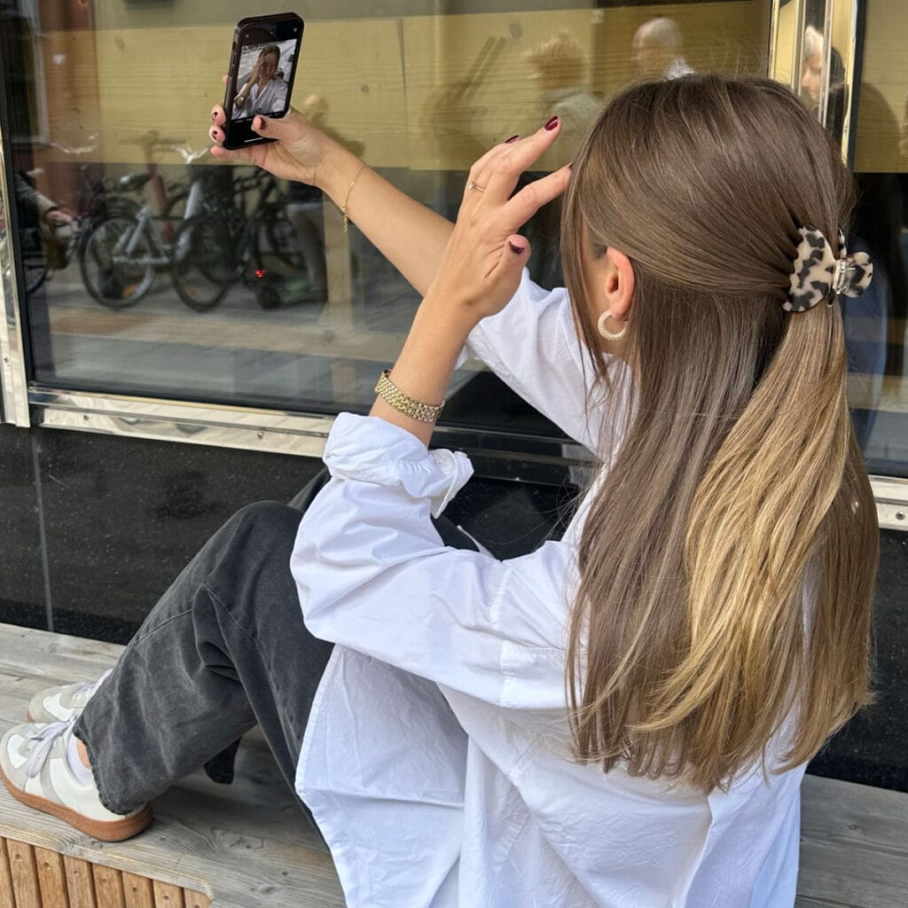 Creme beige svart mönstrad hårklämma