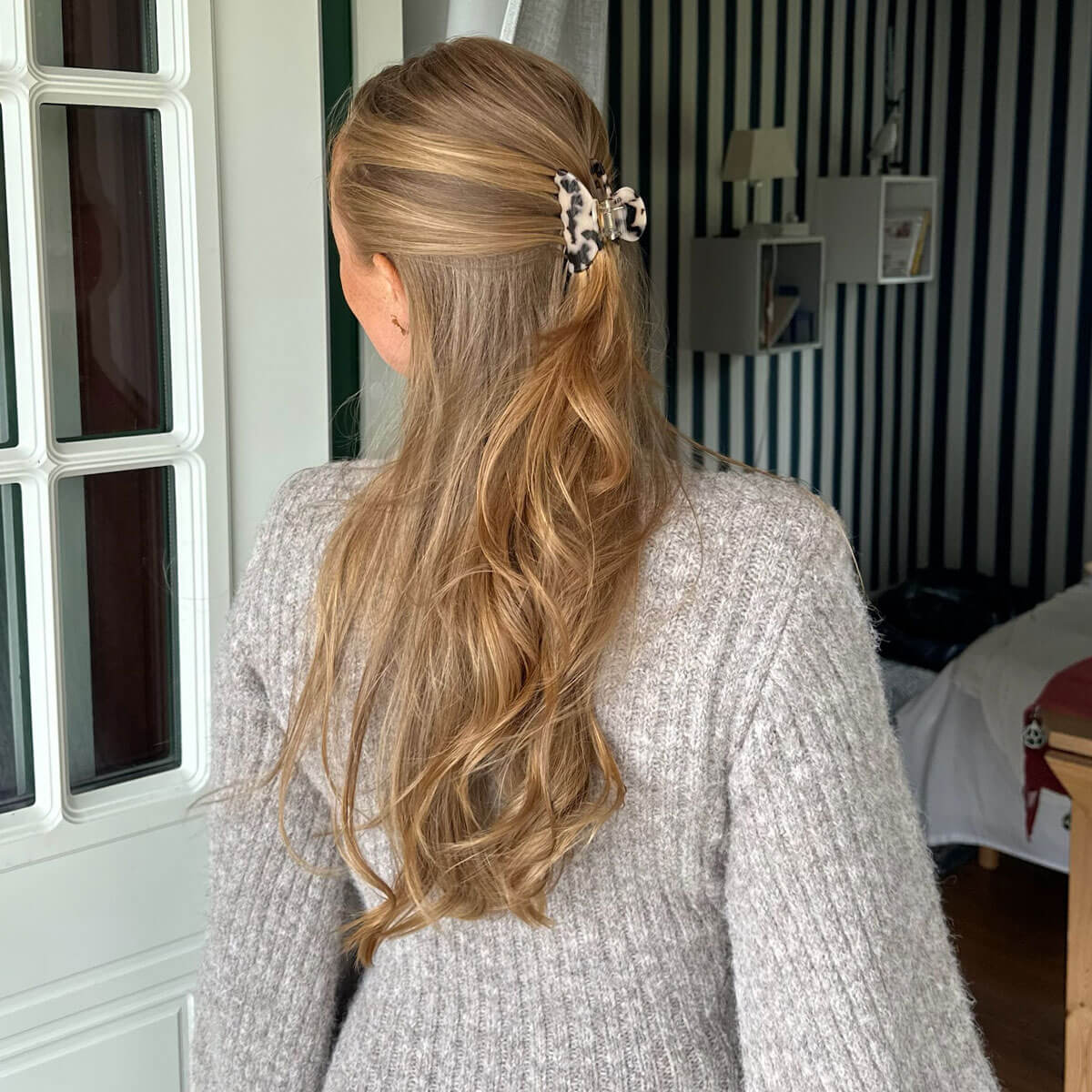 Creme beige svart mönstrad hårklämma