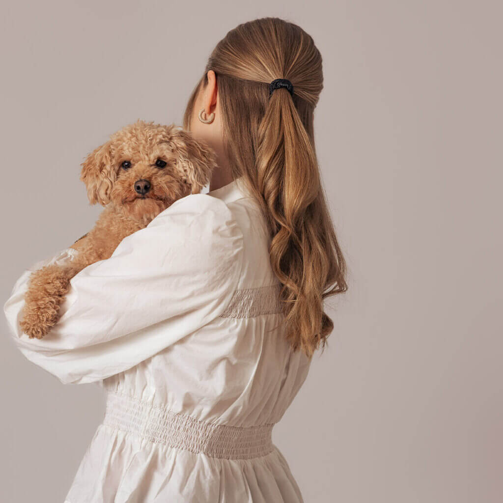 Sidenscrunchie-Svart-mini-2