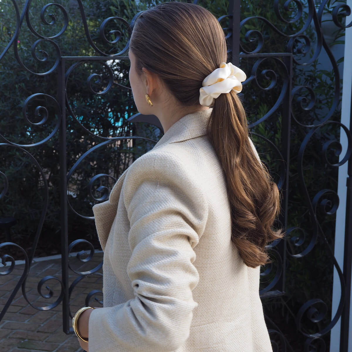 Sidenscrunchie-Champagne-Fluffig-1